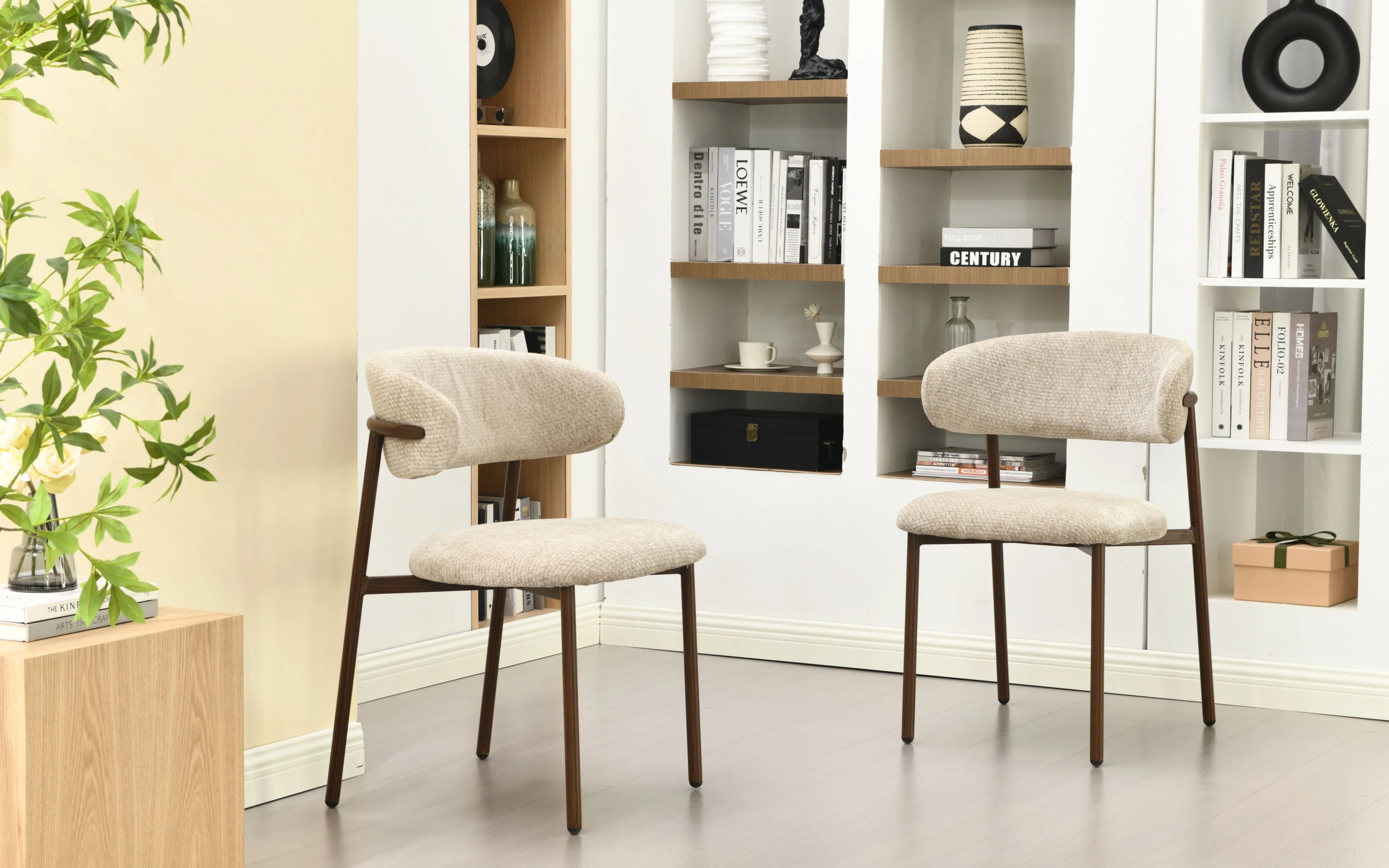 Kiara Eetkamerstoel - Beige Chenille - Walnoot - Image 3